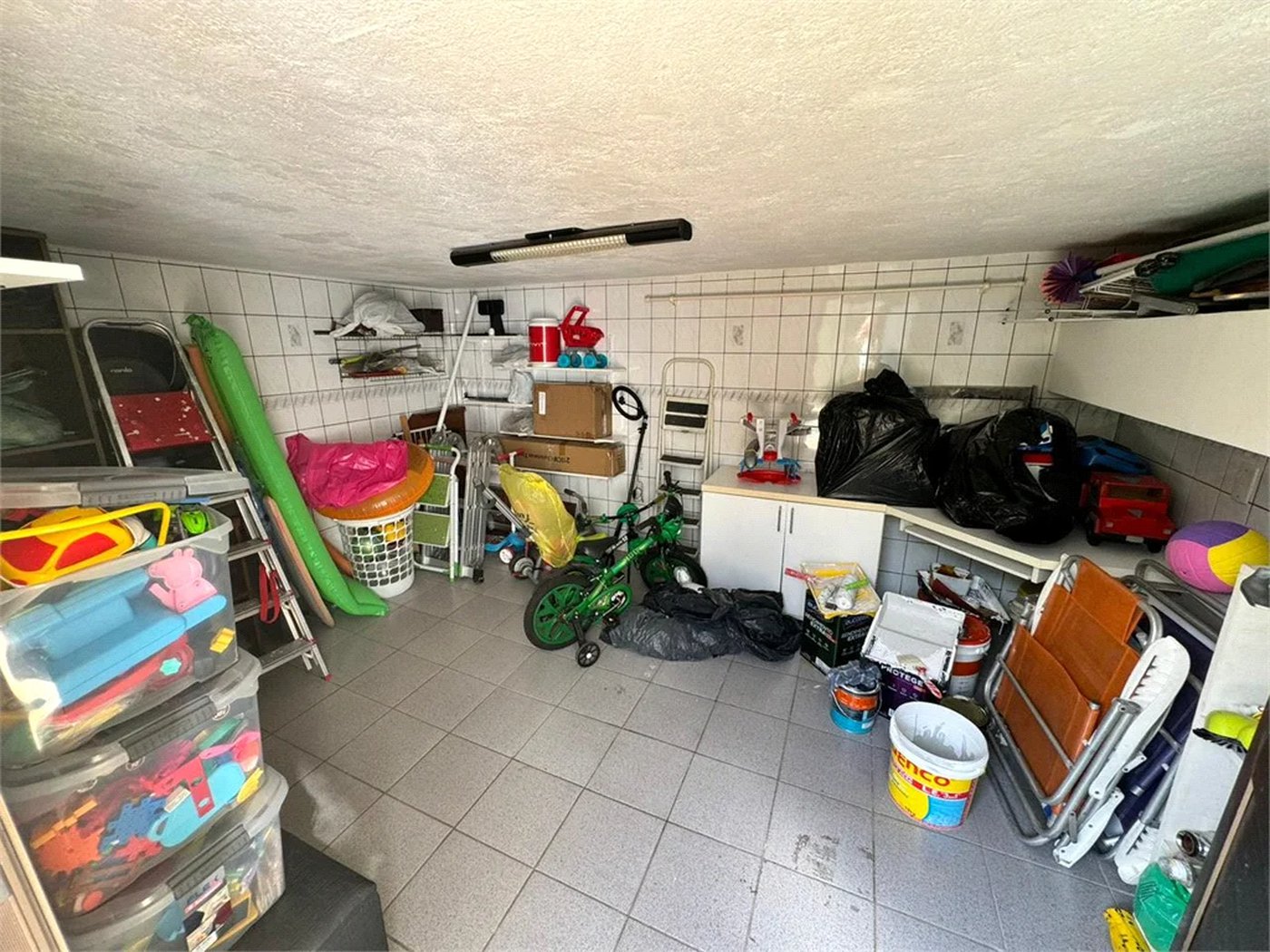 Casa à venda com 3 quartos, sendo 1 suíte, no condomínio Residencial Jardim das Flores 1510, Cotia - SP
