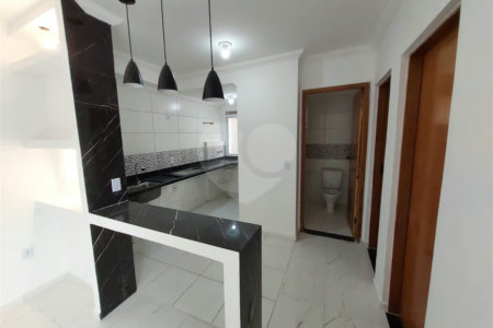 Apartamento à venda com 2 quartos e 1 vaga na Vila Nova Bonsucesso