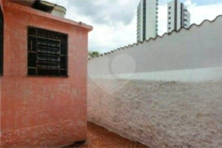 Sobrado à venda na Mooca de 212m² com 2 dormitórios, 1 suíte e 2 vagas.