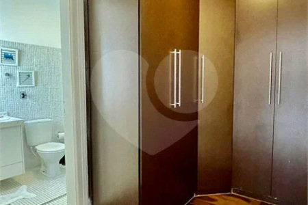 Casa à venda em Tamboré, toda reformada e decorada por arquitetos renomados