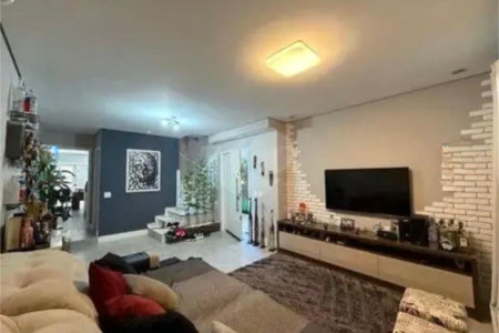 Casa reformada com 3 dormitórios e 2 vagas no Brooklin