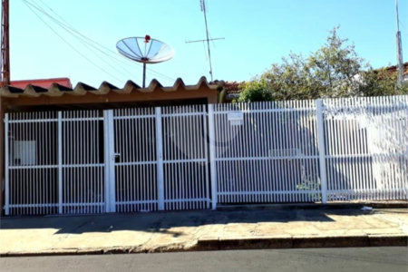 Casa térrea + Sala Comercial na Vila Prado.