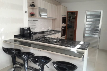 Sobrado á venda 222m² 3 quartos na região do metrô Guilhermina Esperança, Penha