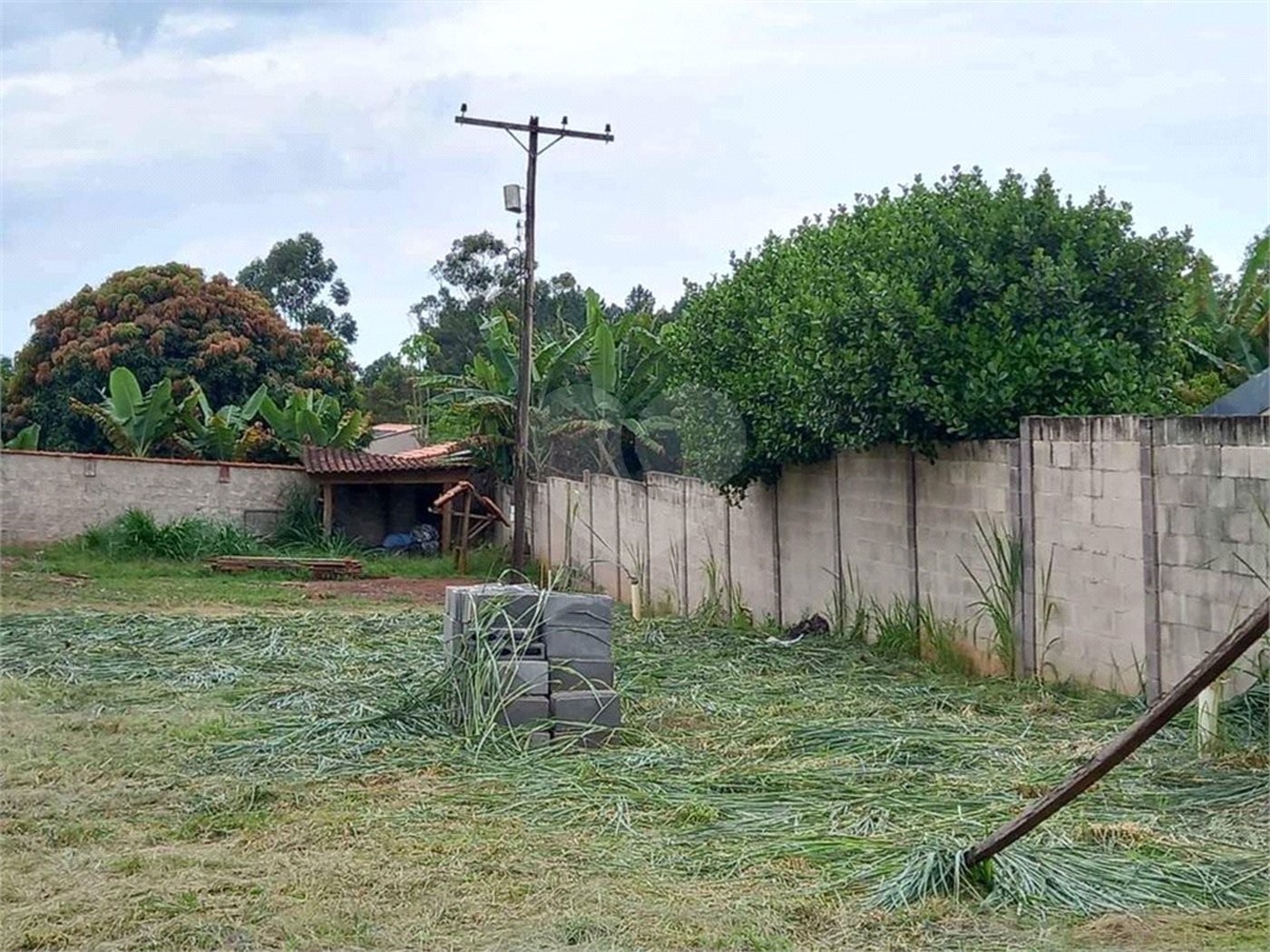 Terreno com 2.010,00 m² .