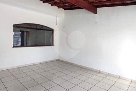 Casa com 180m², 3 dormitórios, 1 vaga, à venda na Vila Scarpelli em Santo André.