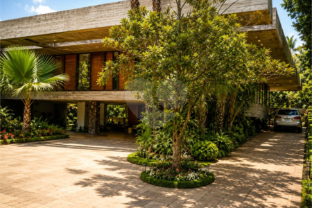 Casa Térrea à venda com 5 quartos, sendo 3 suítes, em Interlagos, São Paulo, SP