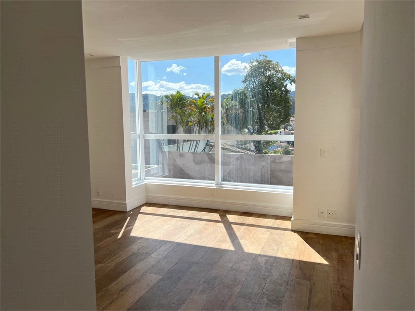 Residencial Tremembe Casa Linda - 255 mts - 04 dormit sendo 02 suites , 5 wcs - 04 vagas