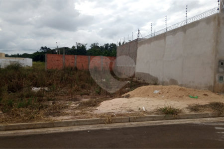 Lote no Jardim do Bosque, aceita financiamento ou aquisição de terreno e construção .