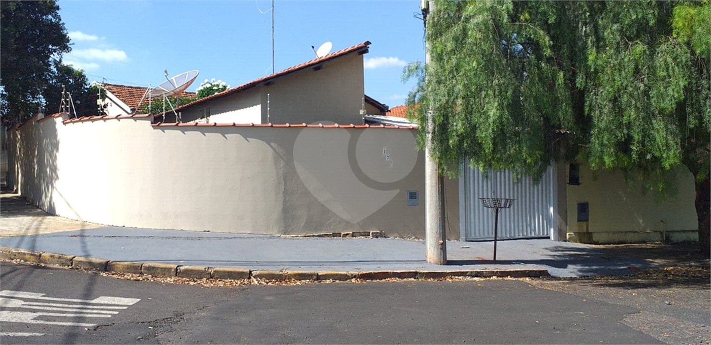 Casa térrea para venda, na cidade de Araraquara/SP.