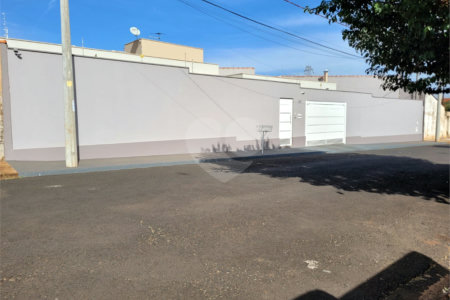 Casa térrea para venda em Araraquara/SP.