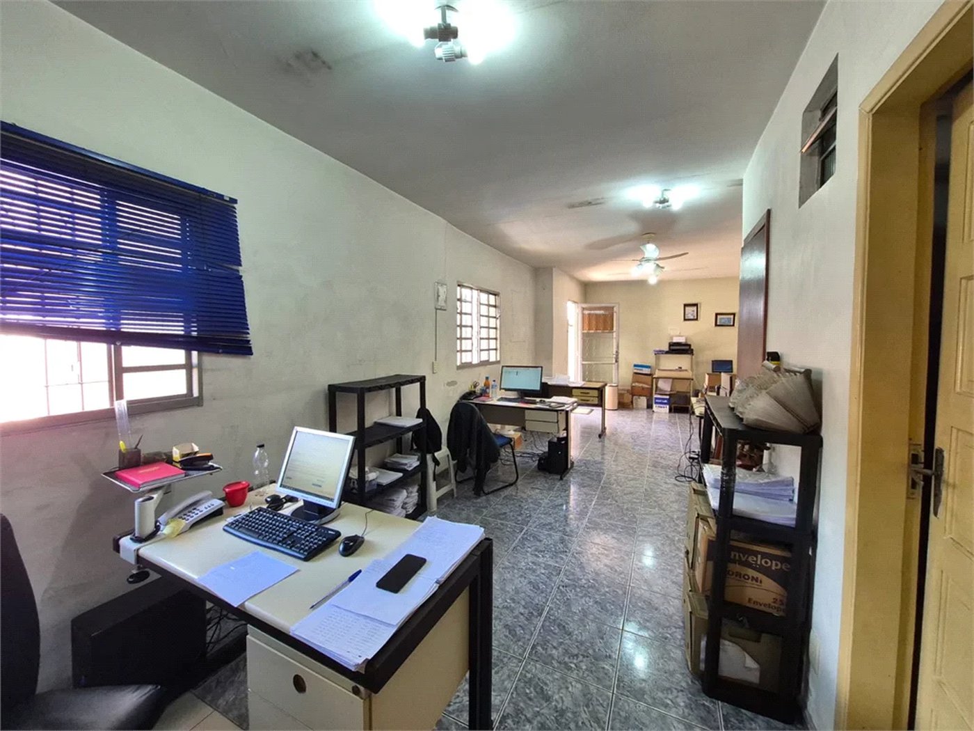 Sobrado Amplo à venda com 4 Quartos (2 Suítes) – Ideal para Uso Residencial ou Comercial