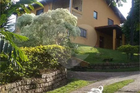 Casa à venda com 6 quartos, sendo 3 suítes,  em Monte Alegre, Vinhedo, SP