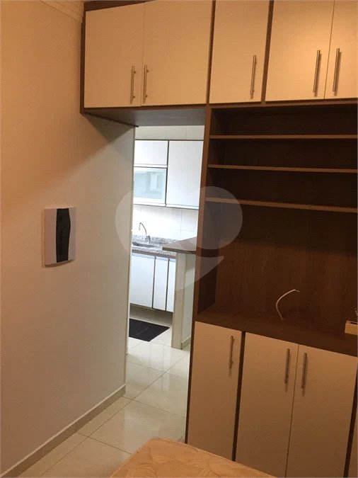VENDE-SE STUDIO MOBILIADO CENTRO DE SÃO CARLOS.