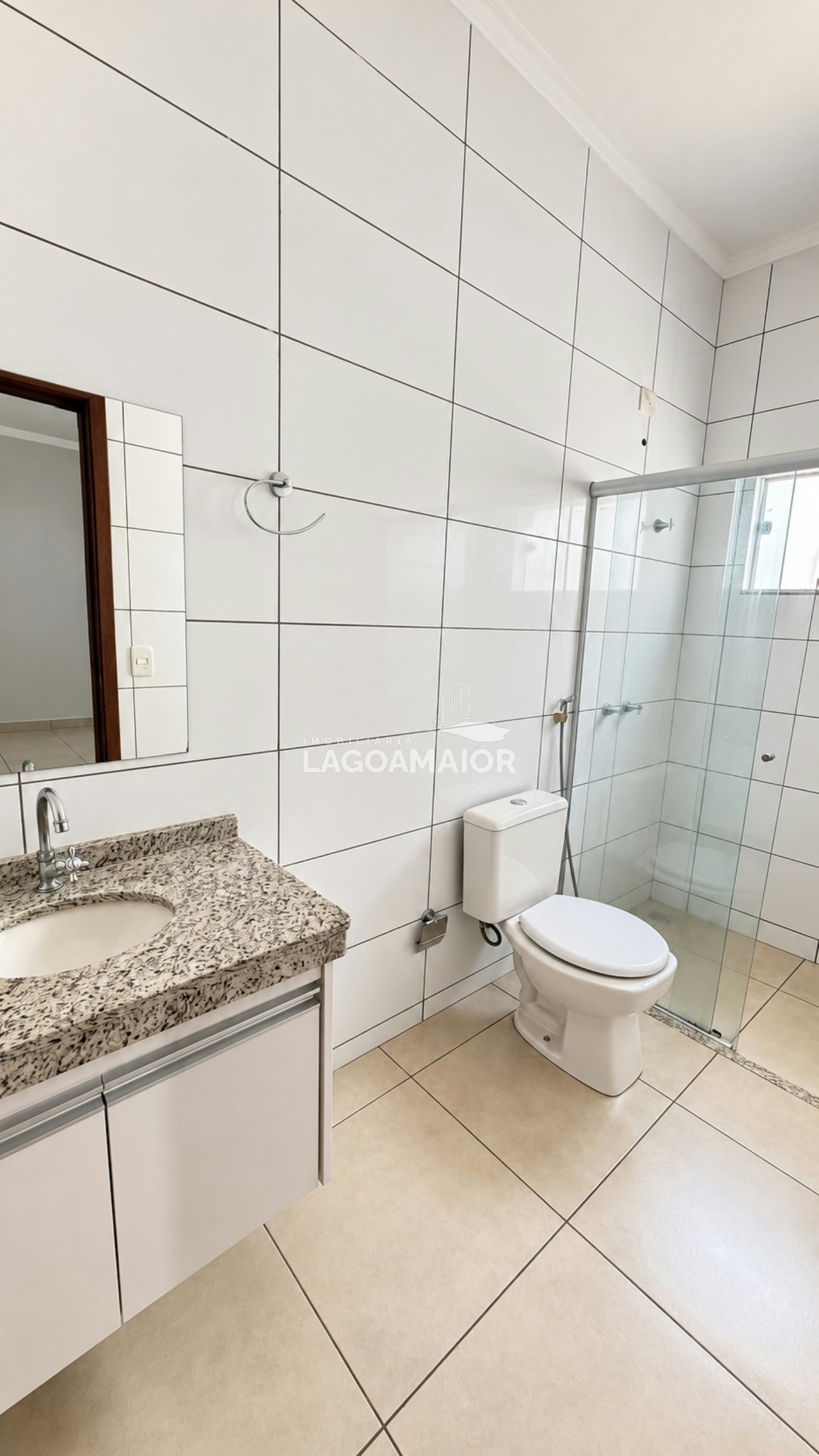 Casa para alugar com 3 quartos, sendo 1 suíte, no condomínio Recanto das Palmeiras, Três Lagoas - MS