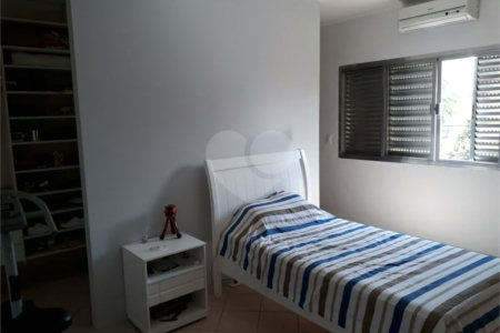 Sobrado á venda 222m² 3 quartos na região do metrô Guilhermina Esperança, Penha