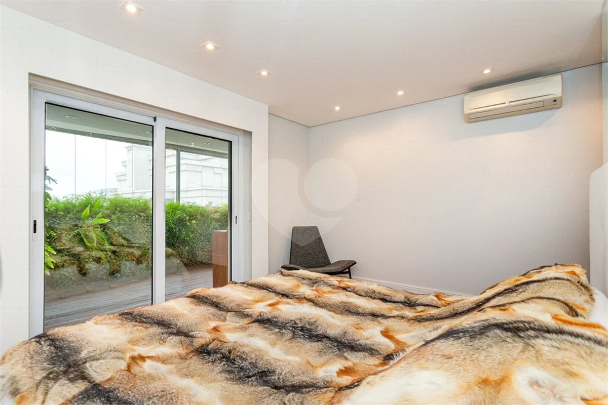 Apartamento à venda com 4 suítes em Vila Nova Conceição, São Paulo, SP