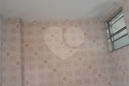 Kitnet Compacta na Liberdade – 33m² | Portaria 24h | Aceita Pets