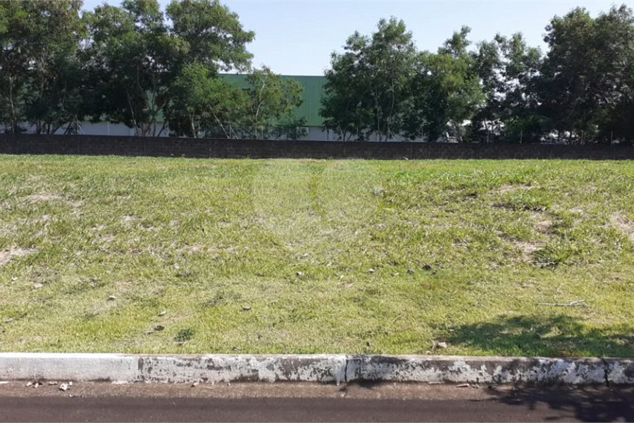 Excelente terreno à venda no condomínio Terras de Piracicaba V - topografia plana - financia