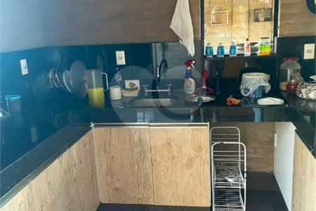Casa Térrea com Acabamento em Tijolo Aparente e Quintal Amplo - Próximo ao Shopping Iguatemi