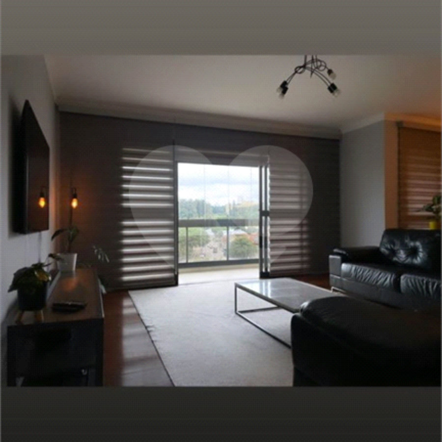 Apartamento com 149 M² distribuídos em 4 dormitórios, 1 suíte, 3 banheiros e 3 vagas de garagem