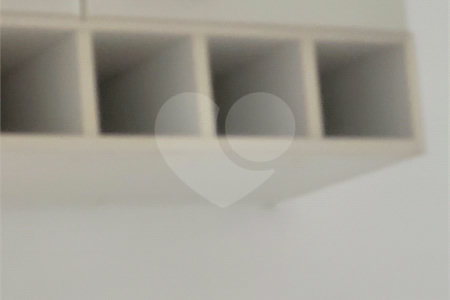 Indaiatuba - Venda - Apartamento no Condomínio Portal das Flores com 64 m², 3 dorms, sendo 2 com armários planejados, , WC social, cozinha planejada e totalmente integrada com a lavanderia, varanda, , 02 vagas de garagem. Excelente localização, a poucos metros do Shopping Polo, mercados, padaria,