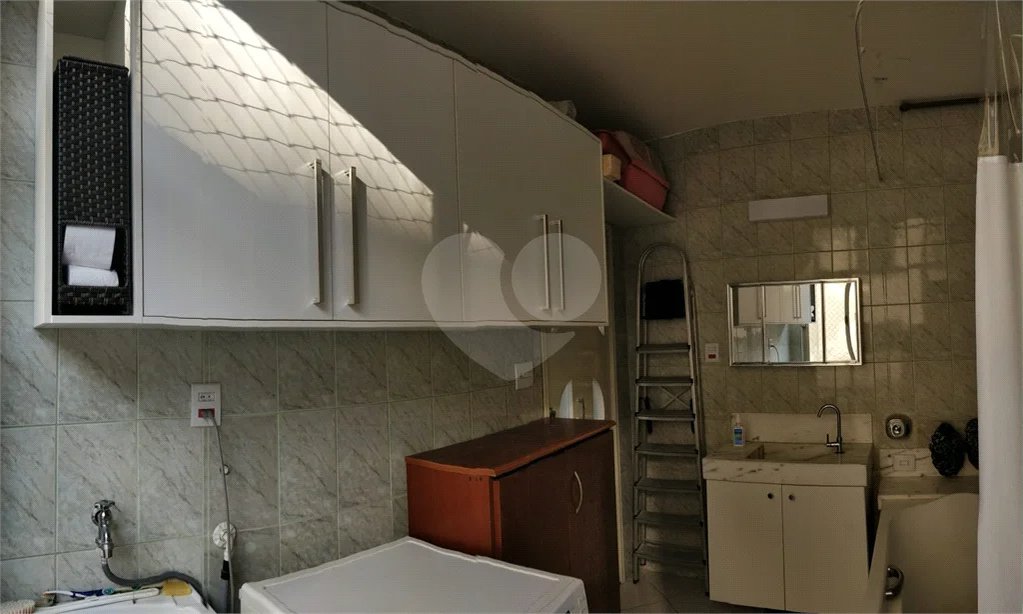 Apartamento e Sala Comercial no centro de São Paulo.