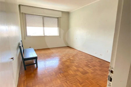 Apartamento à Venda | 327 m² | 4 dormitórios (1 suíte) | 2 vagas na Mooca!