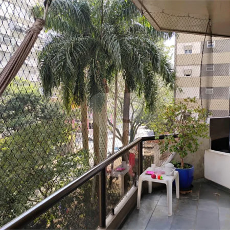Apartamento reformado , 3 suítes , 3 vagas. Próximo a Avenida Paulista e metrô Brigadeiro . Prédio de construtora renomada. Único !