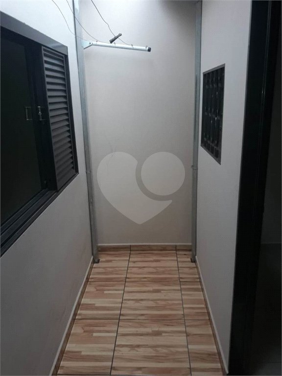 Casa térrea com 2 dormitórios.