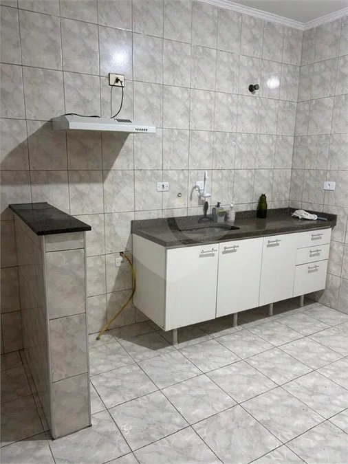 São Paulo - Capital - Bairro Santa Cruz - R4 495.000,00 - Aceita permuta por imóvel na cidade de Indaiatuba- Sp - Sobrado em rua residencial sem saída e com praça particular. O imóvel possui 2 quartos — 1 suíte com dois ambientes e acesso a hall externo. Sala ampla, cozinha com dois ambientes