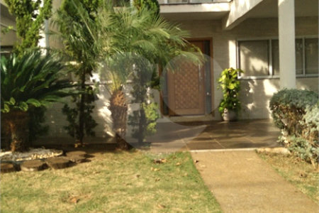 Sobrado no Condomínio Jardim Botânico
