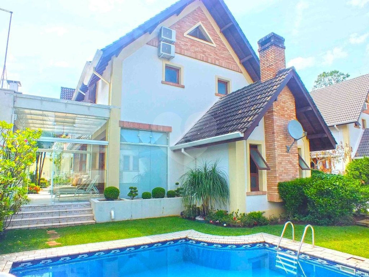 Casa à venda com 5 suítes no condomínio Vilaggio Monte Alegre, São Paulo - SP