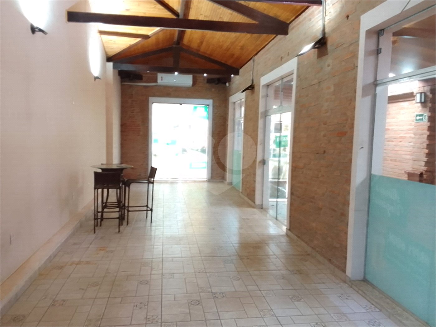 Galpão Comercial à Venda ou Locação – Rua 9 de Julho – Espaço Versátil e Arborizado