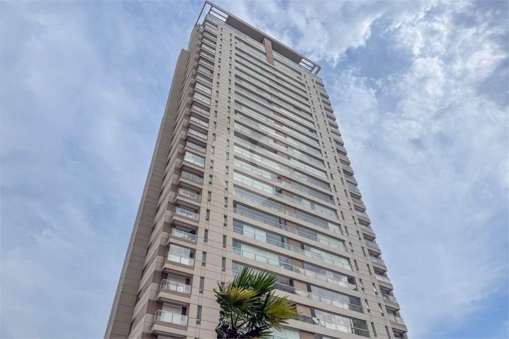 Apartamento de Alto Padrão no Campo Belo para venda com porteira fechada, com 4 dormitórios suítes e 4 vagas com lazer de club.