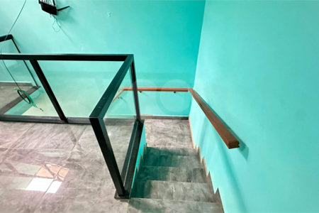 Sobrado a venda com 3 dormitorios sendo 1 suite com closet e varanda no bairro Arcoville