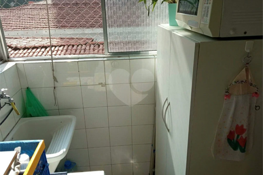 Lindo apartamento, muito bem conservado, com bom espaço interno.
