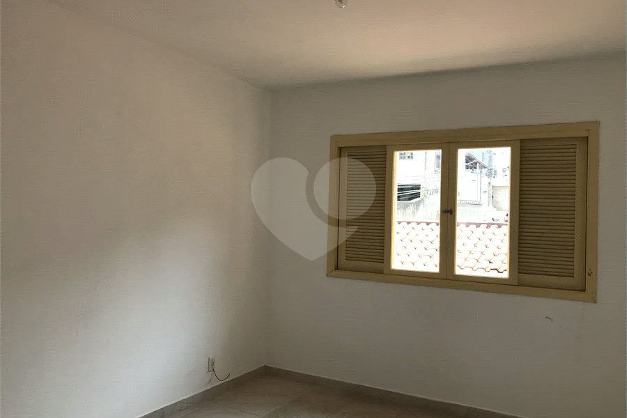 Sobrado à venda com 3 quartos em Vila Nivi, São Paulo, SP