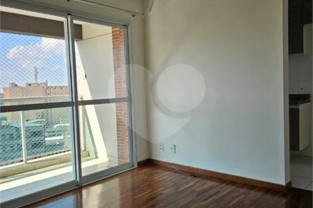 Apartamento à venda no bairro Santa Cecília.