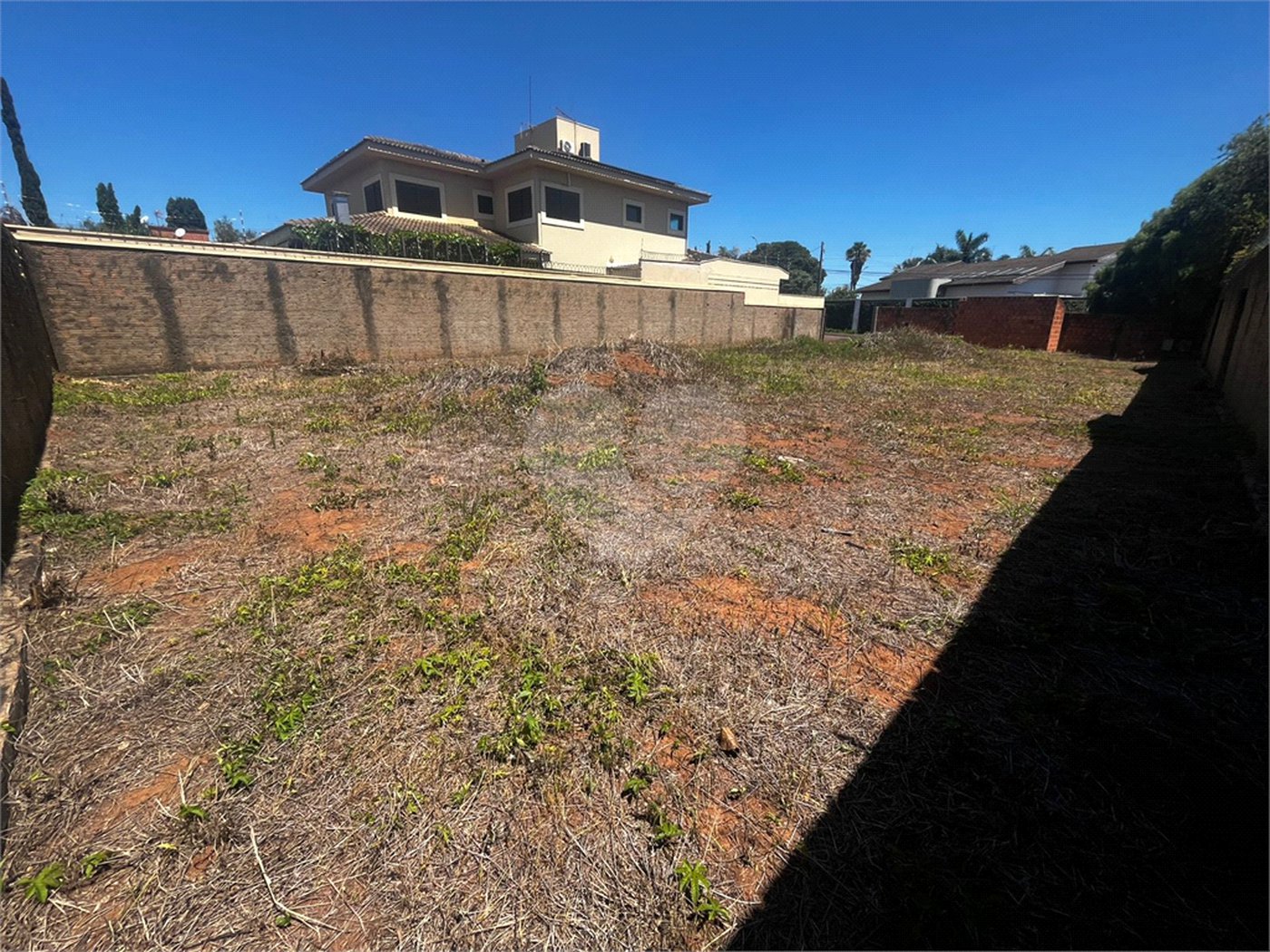 Terreno com 586,00 m² á Venda.