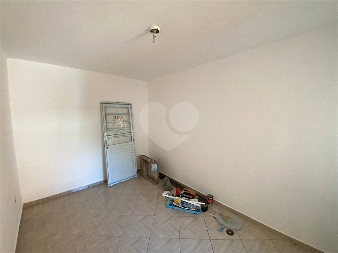 Casa térrea com salão comercial para venda no Santa Felícia.