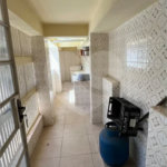 Residência térrea com 05 dormitorios, sendo 03 suítes, piscina e vagas para autos em Atibaia sp
