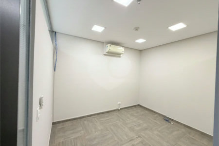Sala para locação Domo Business 101 m - 2 vagas - Sala com divisórias, ar condicionado e banheiro.
