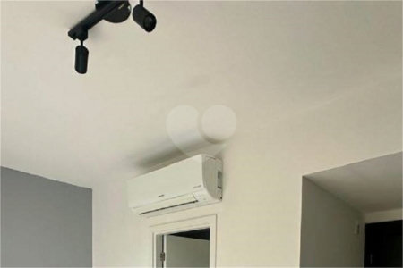 Studio de 28m2 mobiliado com sacada à venda na Bela Vista