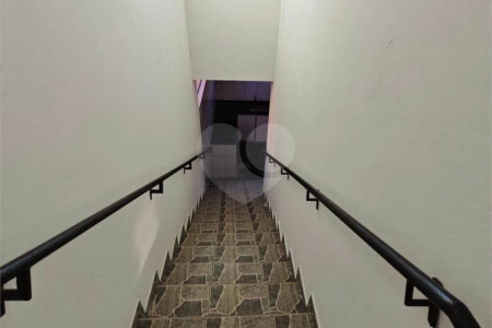 ?Oportunidade Única em São Carlos: Salão Comercial + Casa Independente nos Fundos – Ideal para Investidores!