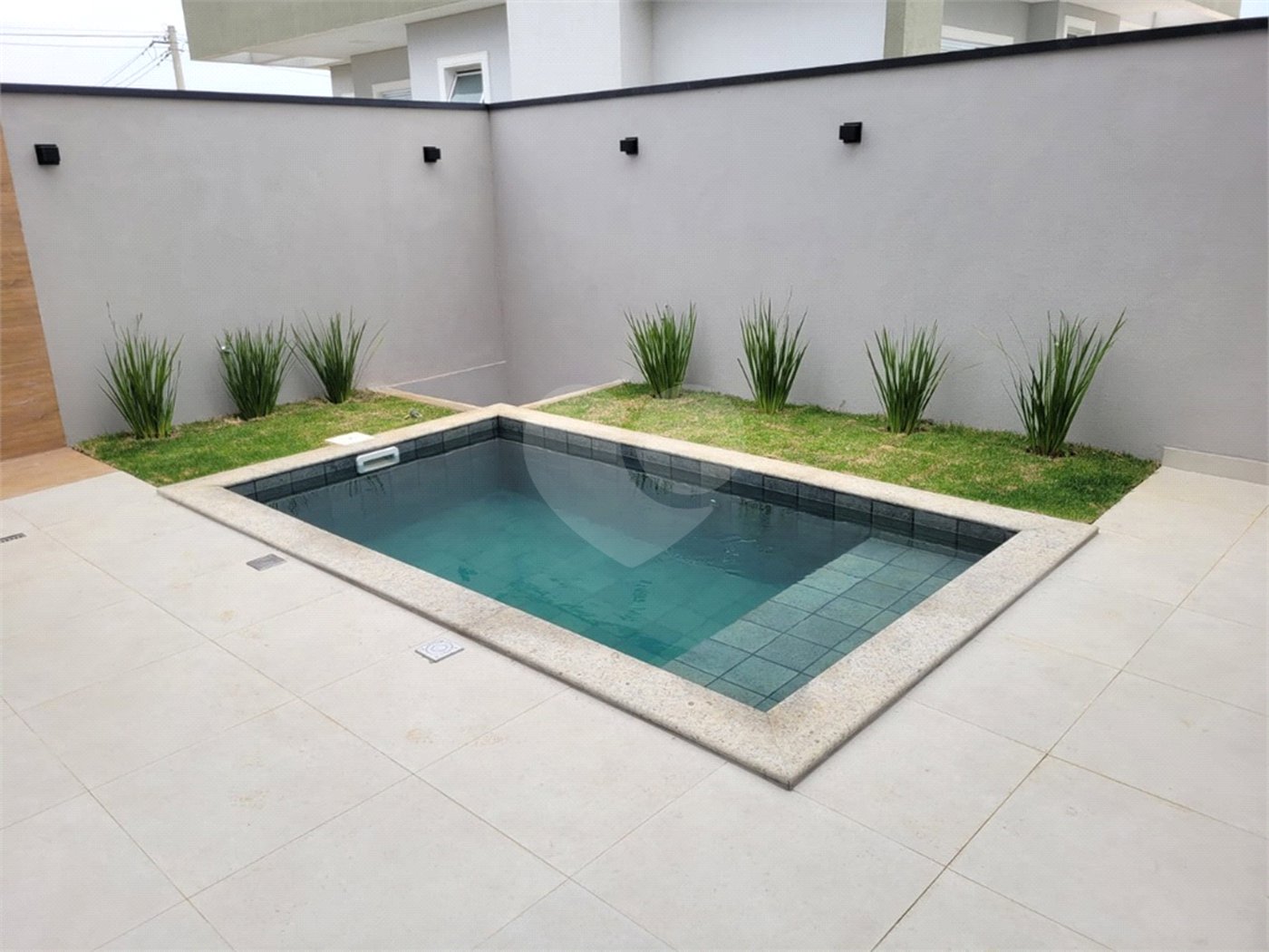 CASA A VENDA NO CONDOMINIO RESERVA RUDÁ COM PISCINA, 3 SUÍTES, 2 VAGAS, SÃO JOSÉ DOS CAMPOS/SP.