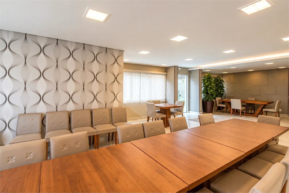Apartamento com 3 dormitórios, 1 suíte, sala ampliada, varanda gourmet, planejados e 2 vagas. Condomínio com lazer completo e ótima localização em São Bernardo do Campo.