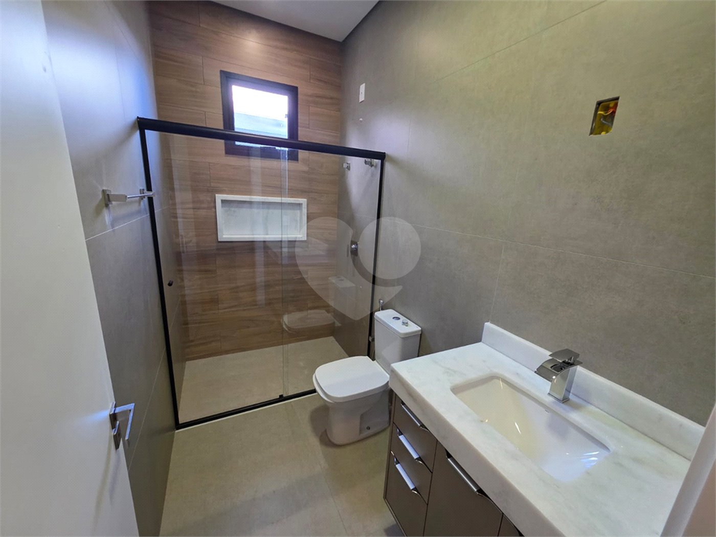 Casa térrea 3 dormitórios 1 suíte Residencial Villeneuve.
