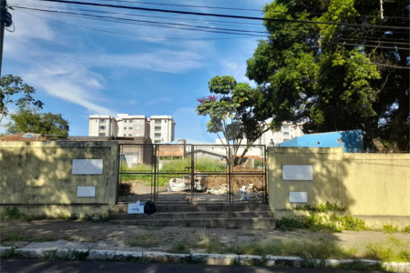 Terreno Comercial à Venda na Av. Teixeira de Barros – Rua Larga