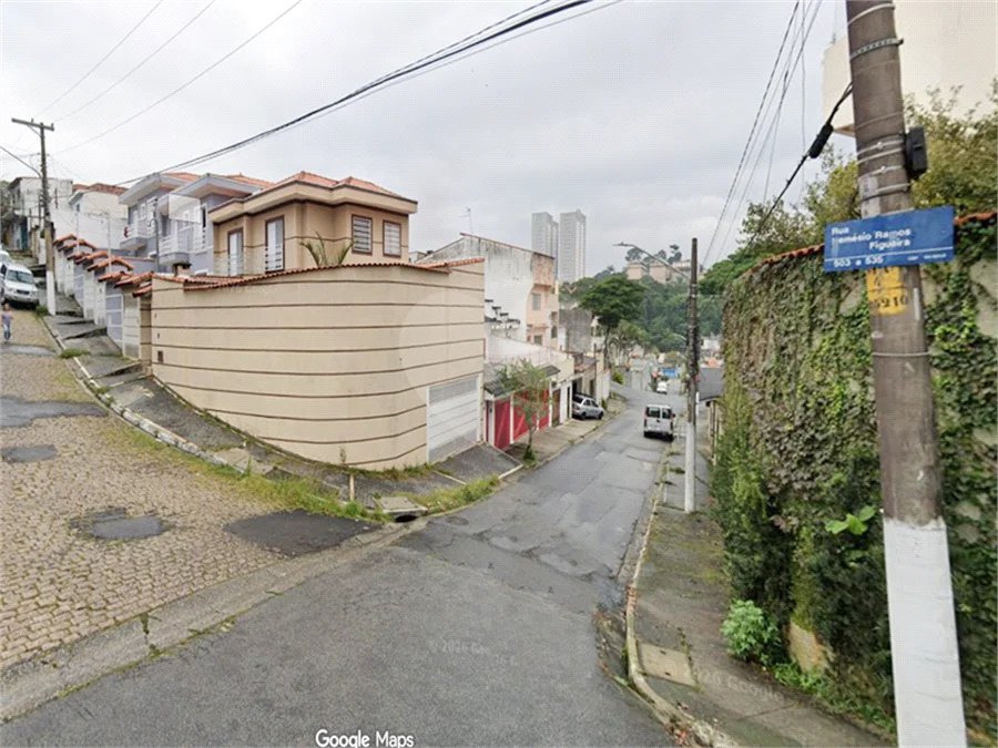 Sobrado Moderno à Venda na Pedra Branca, 3 Dormitórios, 1 Suíte, Piscina