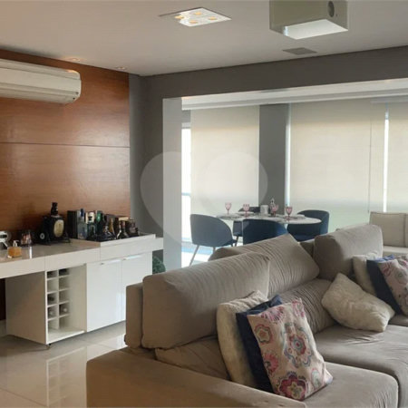 Apartamento na Mooca com 204 m² com vista maravilhosa, sendo 3 suítes e 4vagas.
